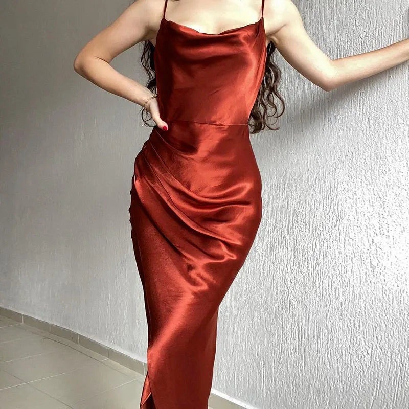 Robe en satin pour femme - Sexy et sophistiquée.