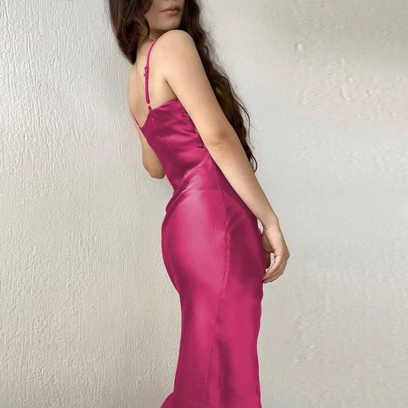 Robe en satin pour femme - Sexy et sophistiquée.