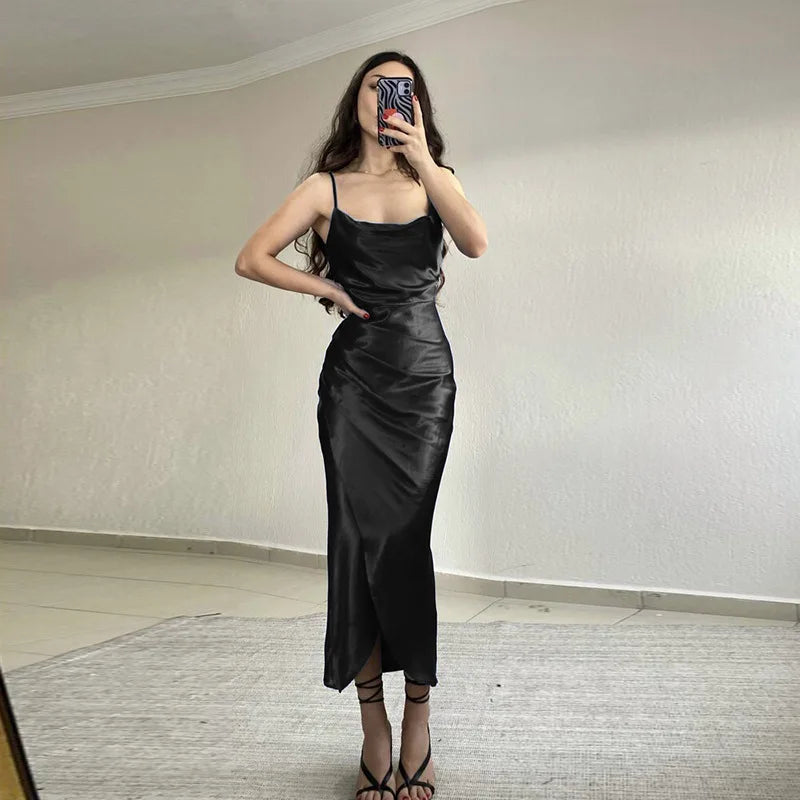 Robe en satin pour femme - Sexy et sophistiquée.